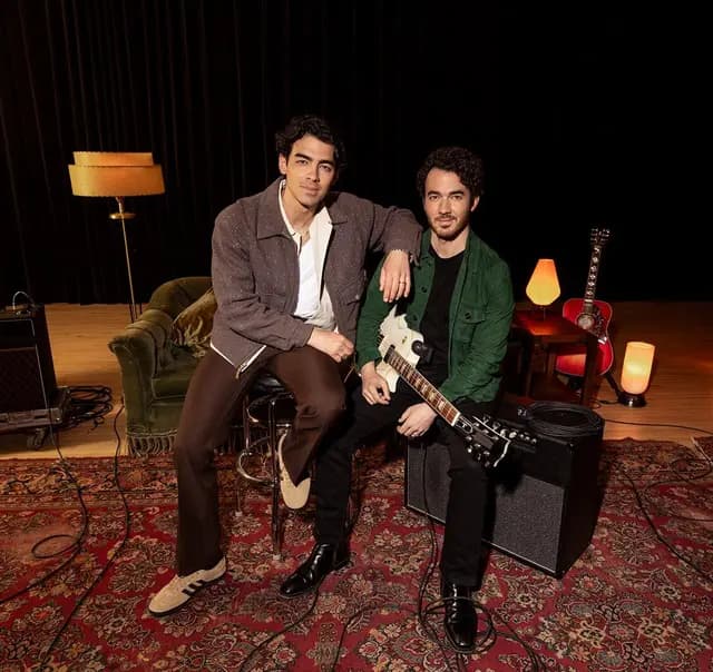 Kevin and Joe Jonas — EVO ICL vision correction story